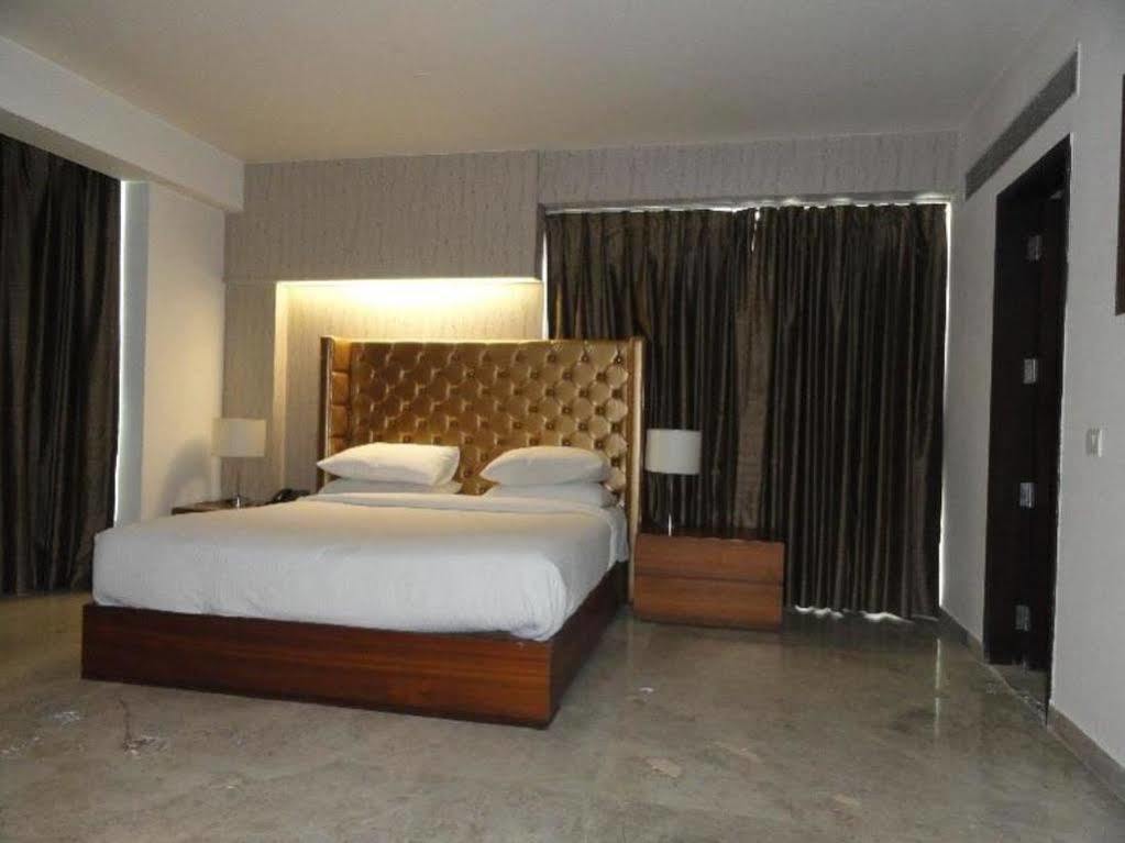 Fabhotel Prime Sage New Delhi Buitenkant foto